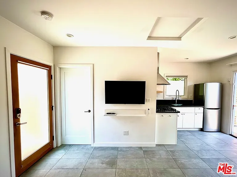 4448 Elmer Ave — Photo 2