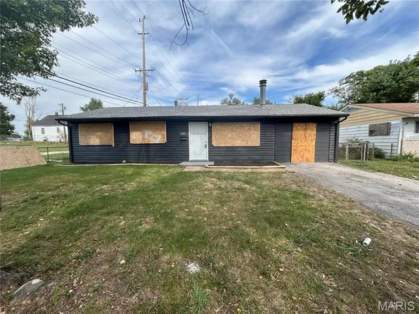 1601 Andrews Dr, Cahokia, IL 62206