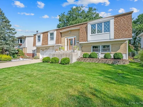1814 W Catalpa Ln, Mount Prospect, IL 60056