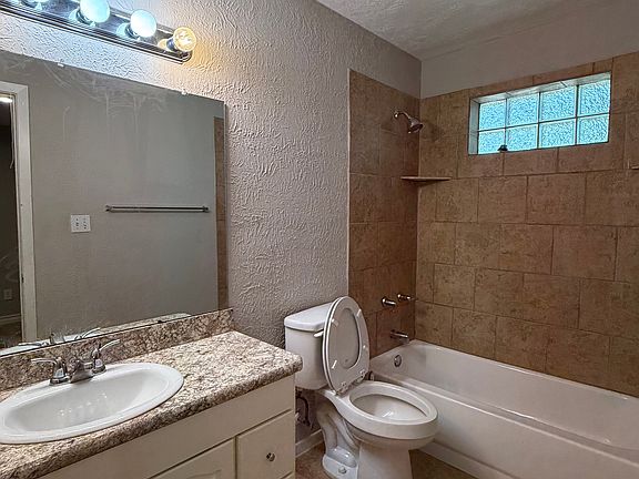 3rd image of 1621 Gill St