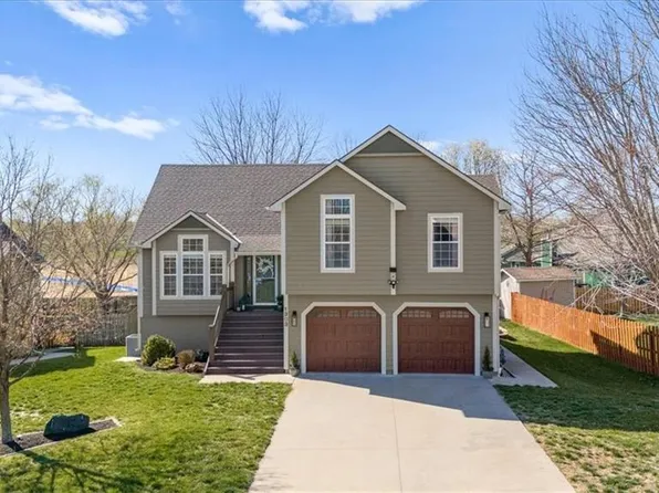 1303 Chestnut Ln, Eudora, KS 66025