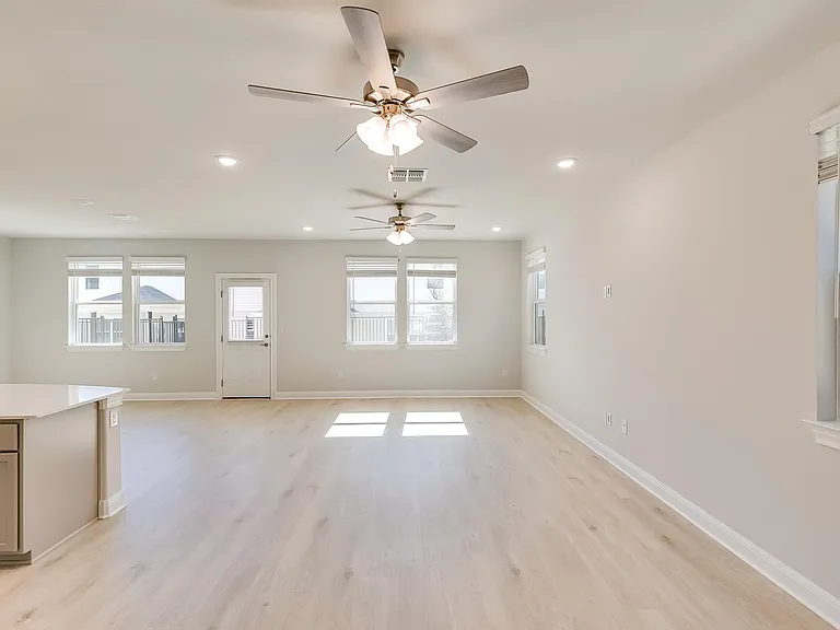 1005 Legend Milton Ln — Photo 6