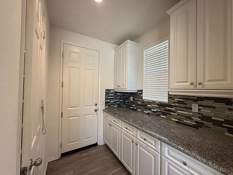 6929 Atmore St — Photo 5