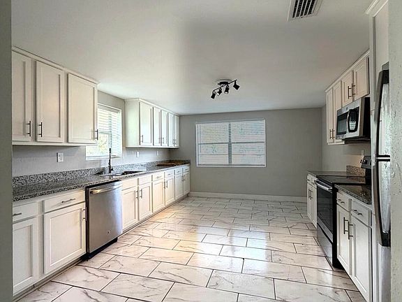 3rd image of 7421 GREENWAY Drive