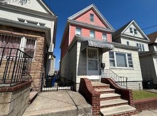 6729 52nd Rd, Maspeth, NY 11378