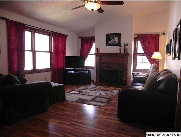 2nd image of 1205 9th St NE