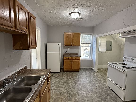 2nd image of 799 Park St #2