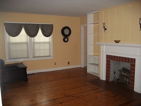 2nd image of 203 School St