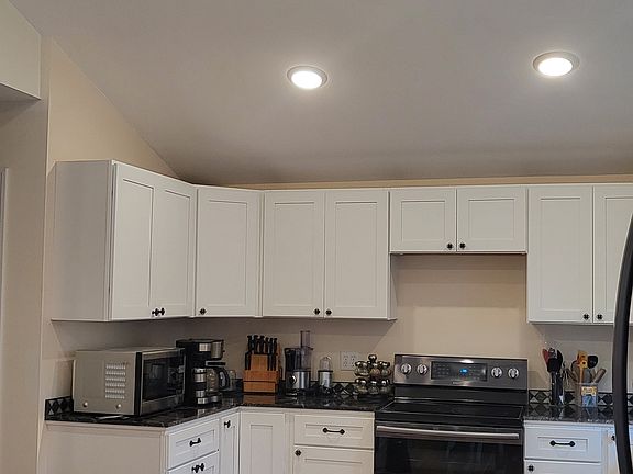 3rd image of 434 W Clinton St #B