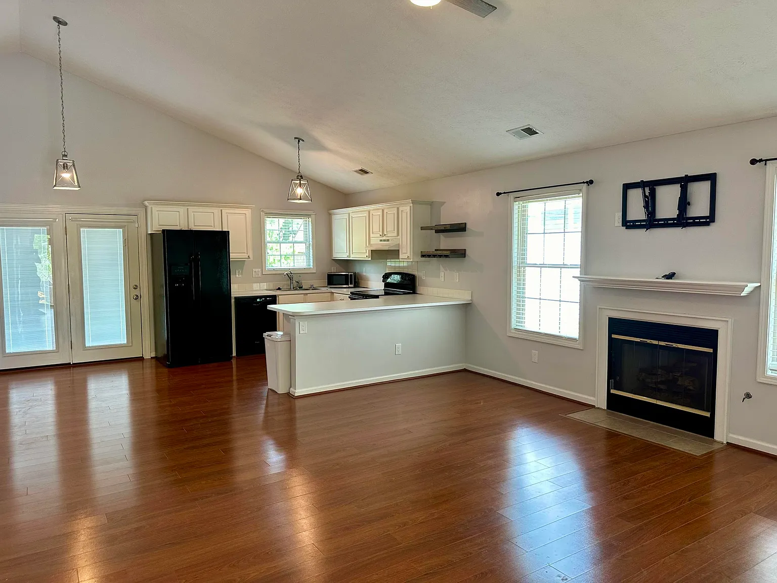 2 bed, 1066 sqft, $1,895 — Photo 4