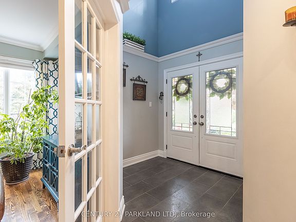 3rd image of 18 Napier Ct