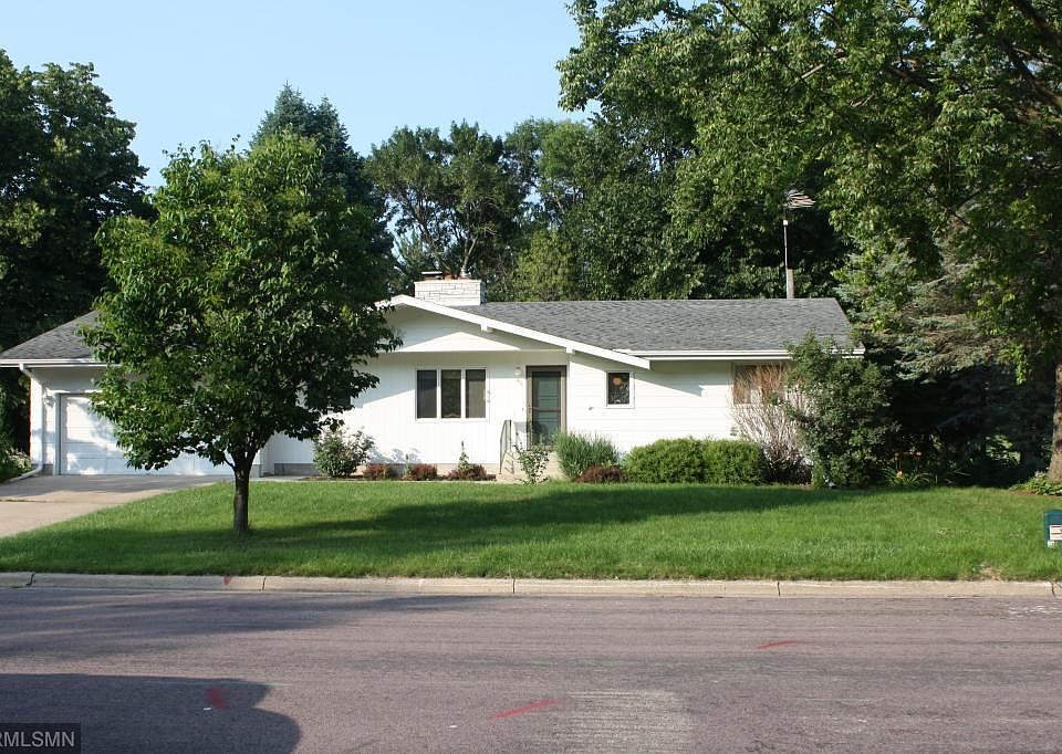 1st image of 412 5th St NE