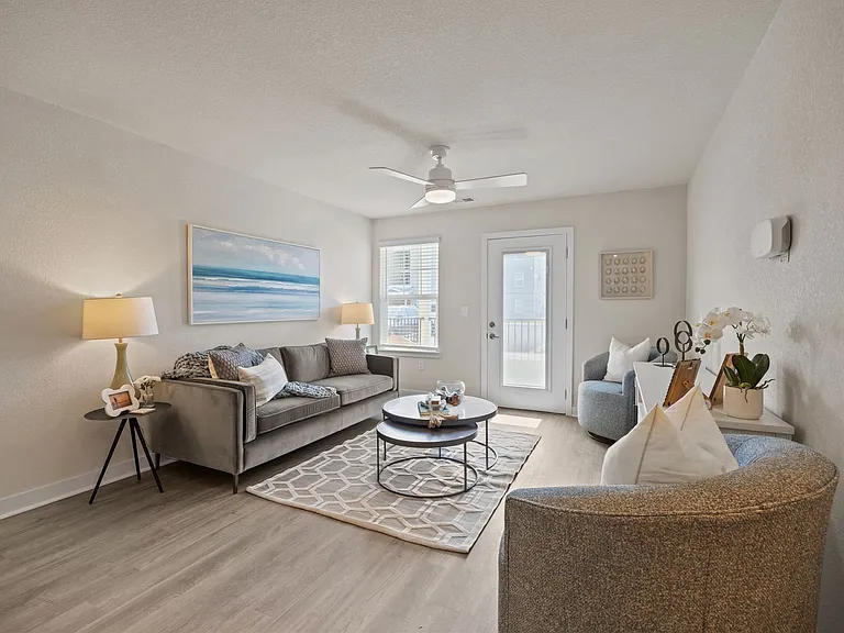 Harbor Village Apartments — Photo 21