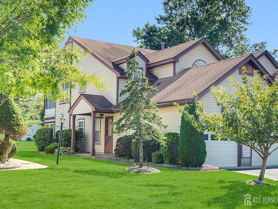 1st image of 8 Ingram Dr #D