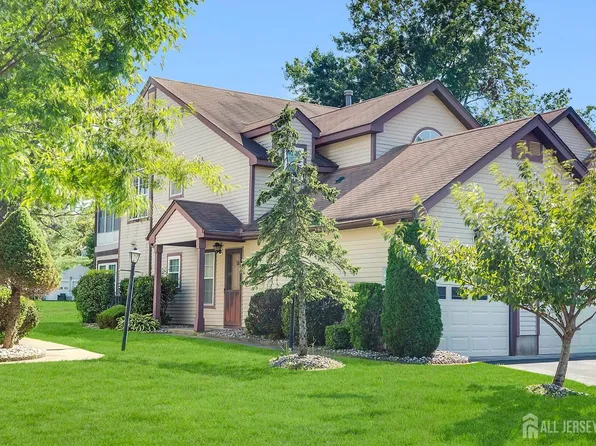 8 Ingram Dr #D, Monroe Township, NJ 08831
