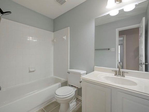 5th image of 3 Peachridge Pl
