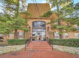 1220 Park Ave W APT 134, Highland Park, IL 60035