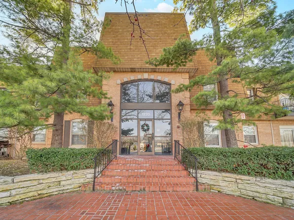 1220 Park Ave W APT 134, Highland Park, IL 60035