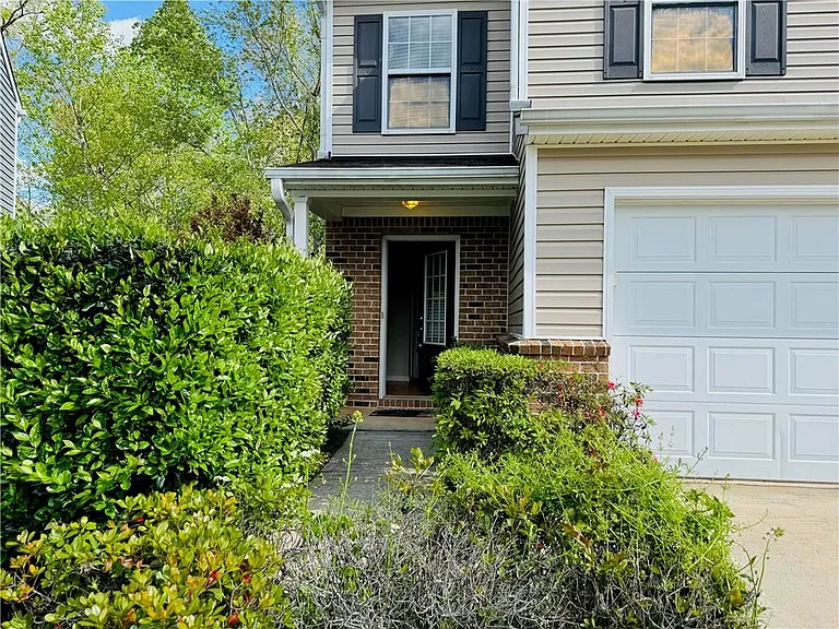 2515 Sheldon Pl — Photo 2