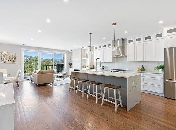 2nd image of 5135 N Lincoln Ave #2N