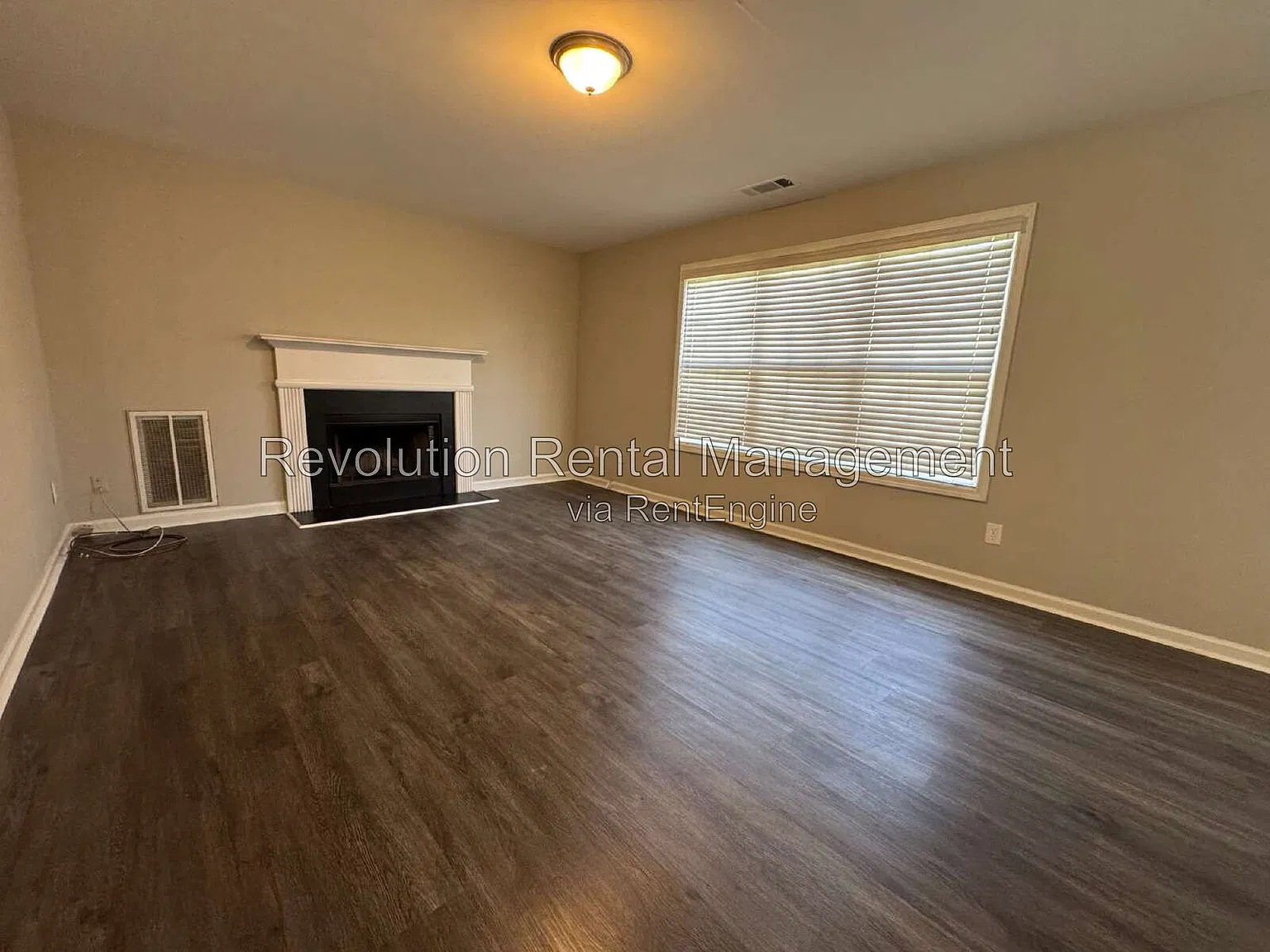 3 bed, 2.5 bath, 1486 sqft, $2,000 — Photo 3