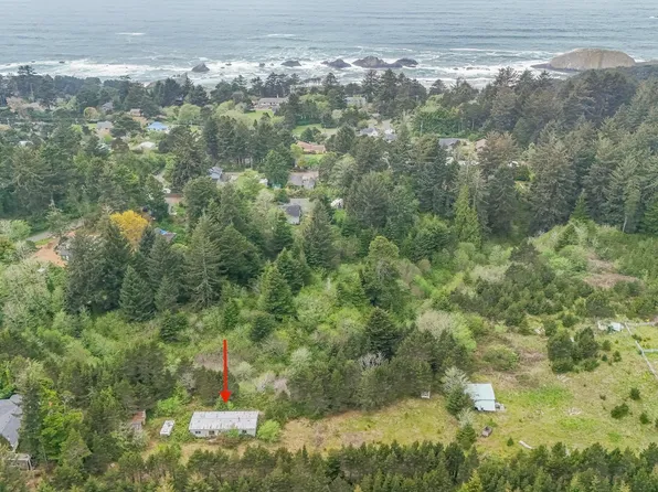9500 NW Lark St, Seal Rock, OR 97376