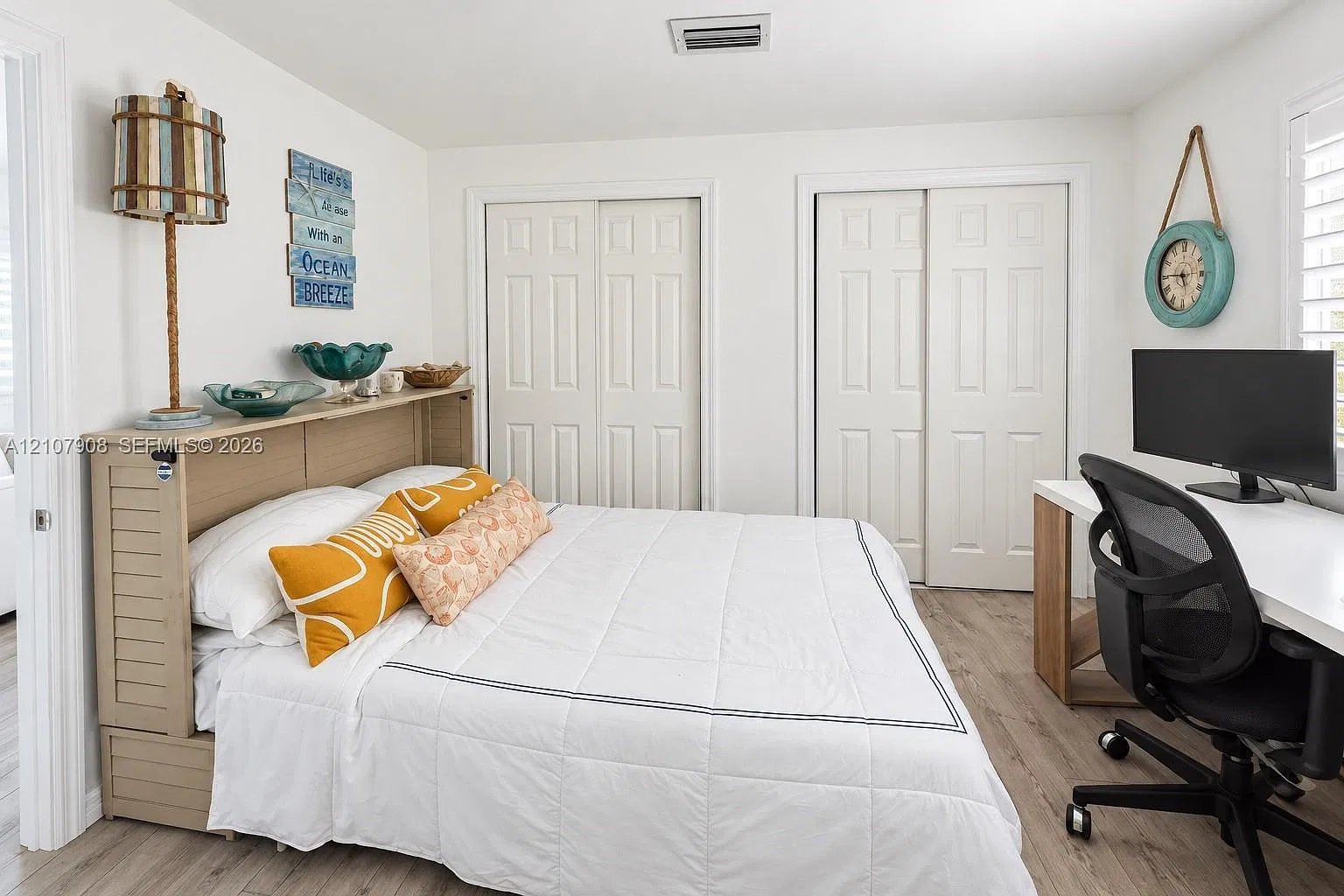 3 bed, 2.0 bath, 1368 sqft, $9,900 — Photo 2