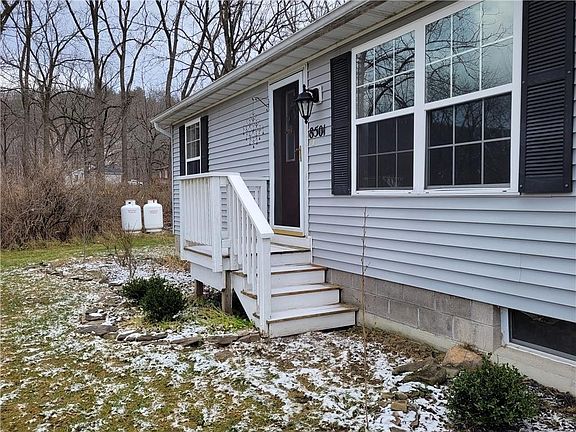 3rd image of 8501 Laura Ln