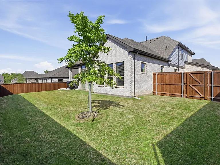 603 Crystal View Dr — Photo 34