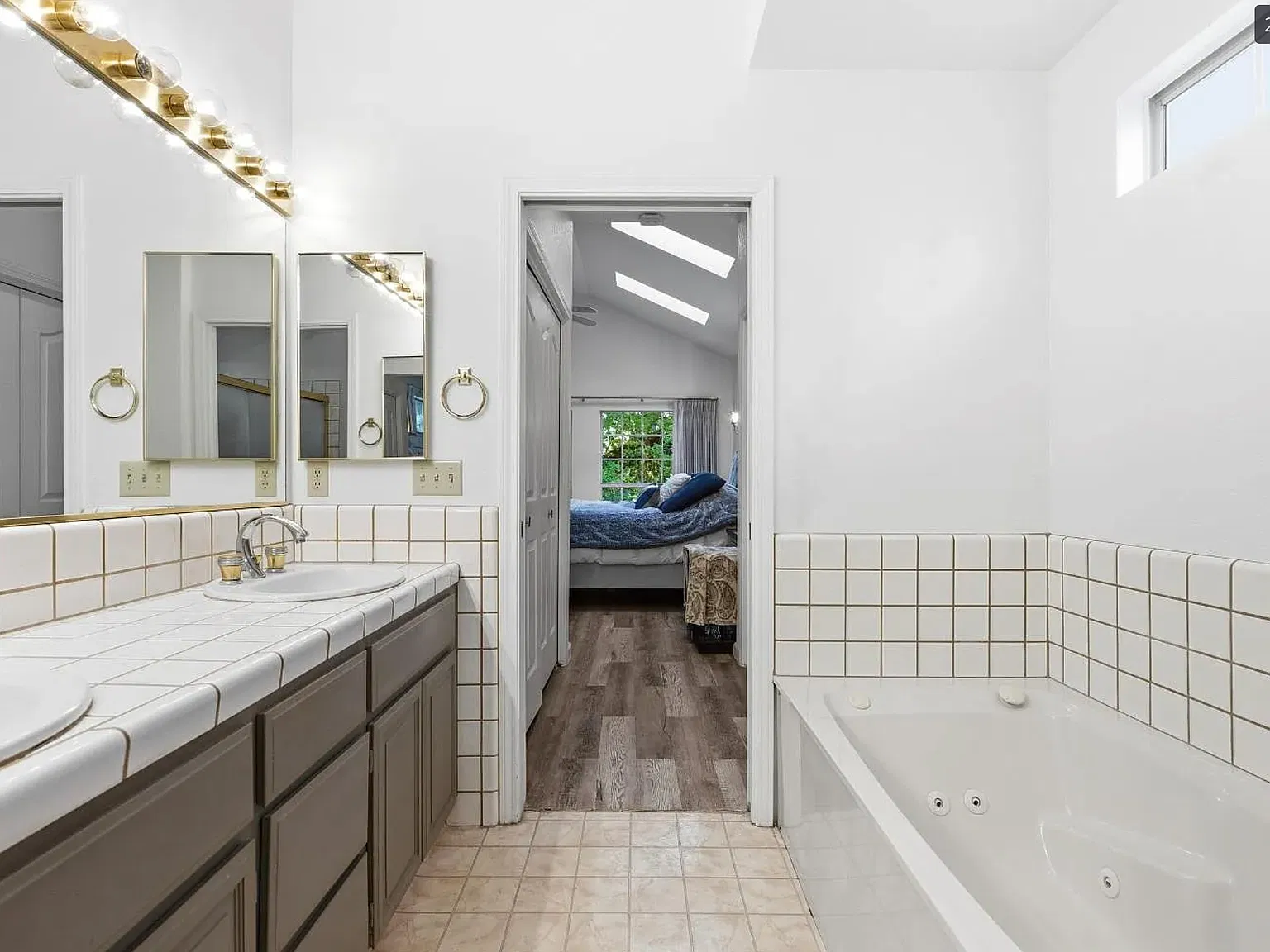 3 bed, 2099 sqft, $2,700 — Photo 3