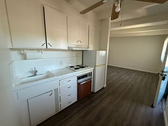 4th image of 962 W Weddell Dr #11