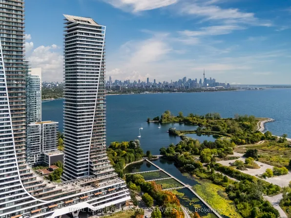 30 Shore Breeze Dr #2019, Toronto, ON M8V 0J1
