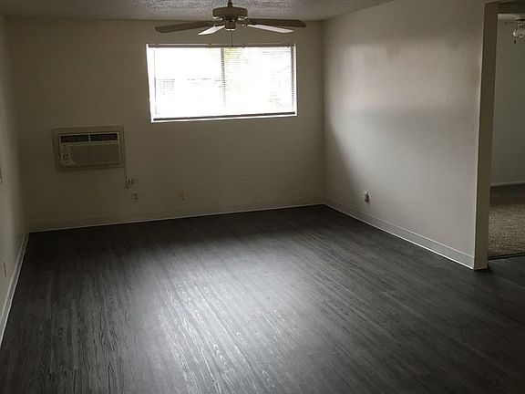3rd image of 512 S Oakdale Ave APT 1
