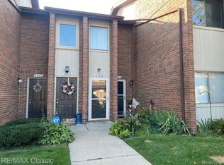 33623 Pondview Cir, Livonia, MI 48152