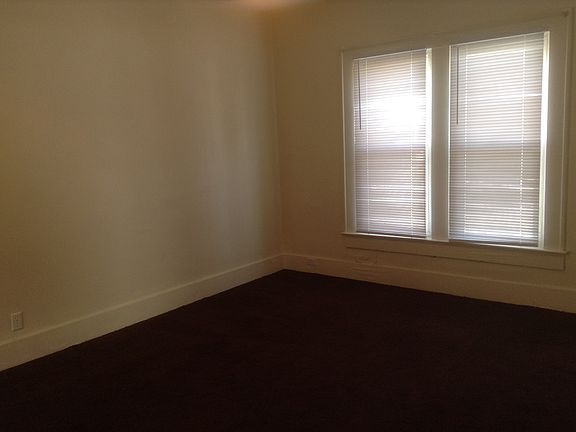 Diningroom or familyroom