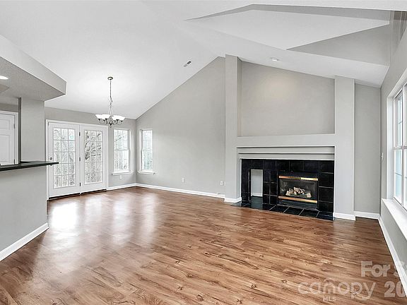 3rd image of 1044 Sandy Point Dr SW