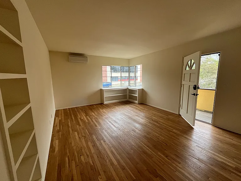 854-864 E Mendocino St #854 — Photo 3