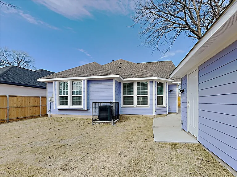 1032 E Leuda St — Photo 16