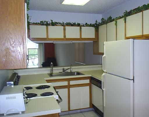 3rd image of 9746 W McNab Rd #212