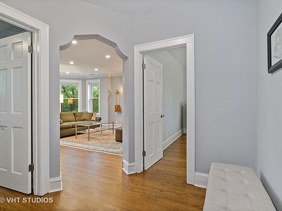 2nd image of 1423 W Pratt Blvd APT 2E