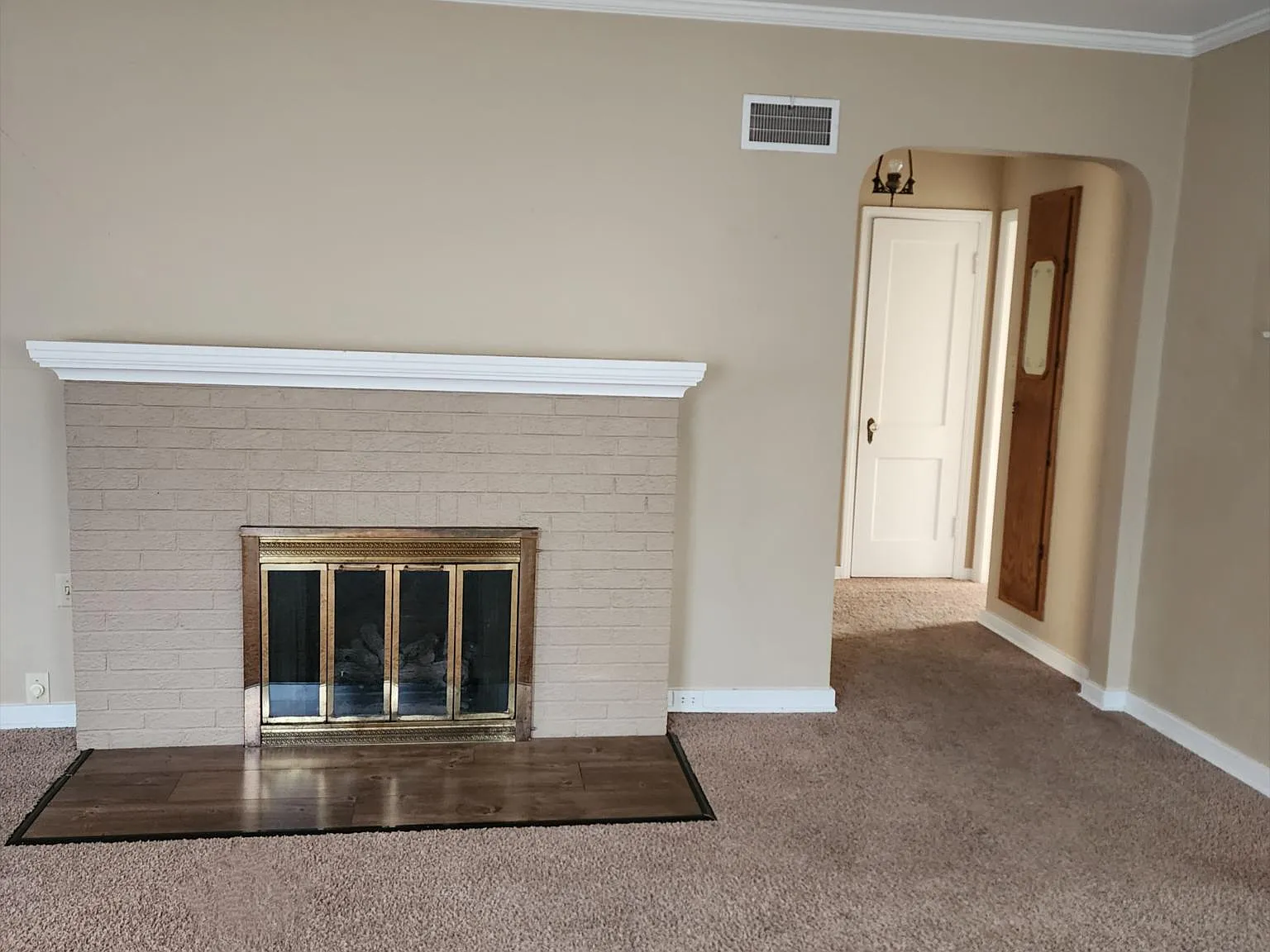 225 E Bigelow St — Photo 3