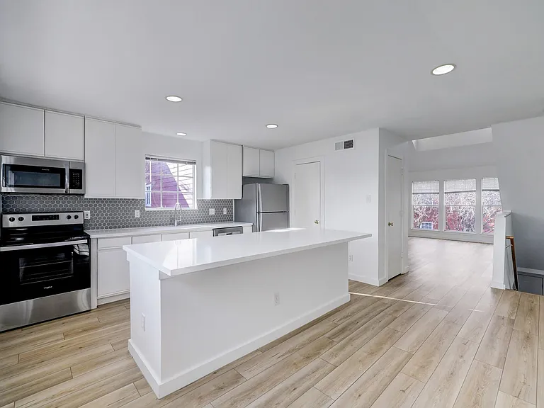 1401 Castle Ct #1403-B — Photo 8
