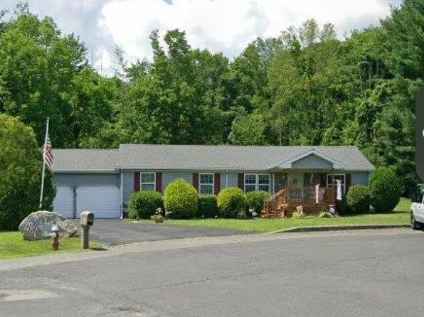90 Hometown Ave, Tamaqua, PA 18252
