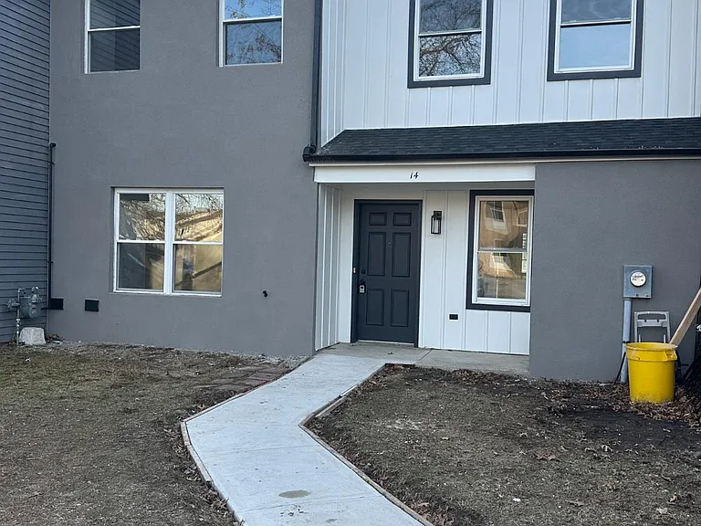 14 Buttonwood Rd — Photo 2