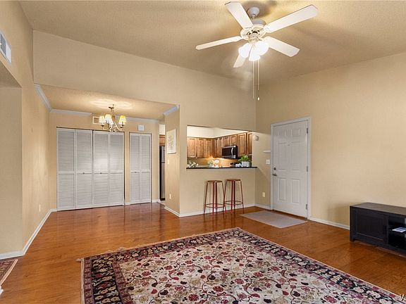 4th image of 120 15th St E APT 917