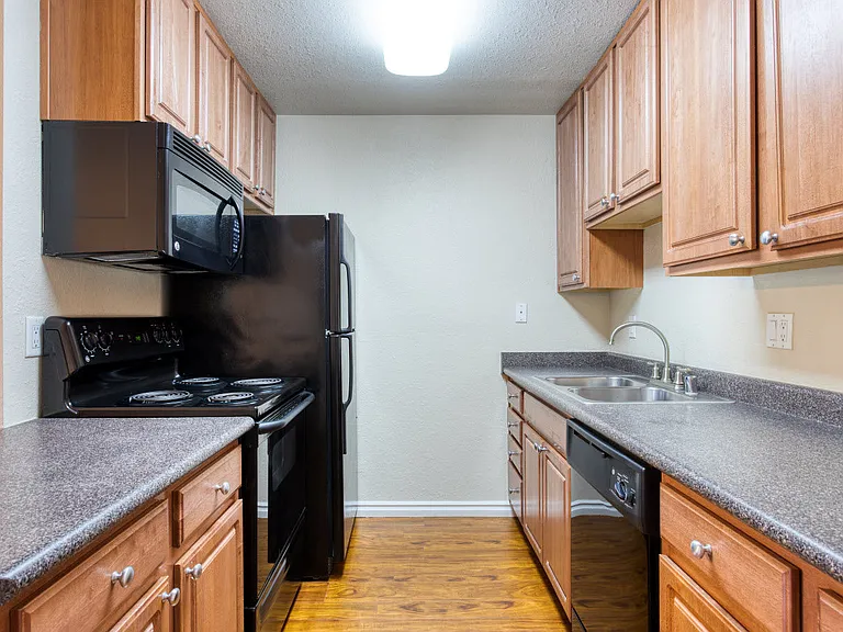 IMT Pleasant Hill — Photo 10