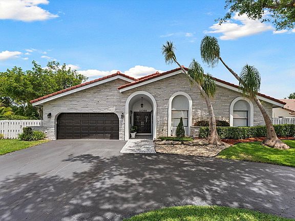4th image of 11099 NW 1st Court