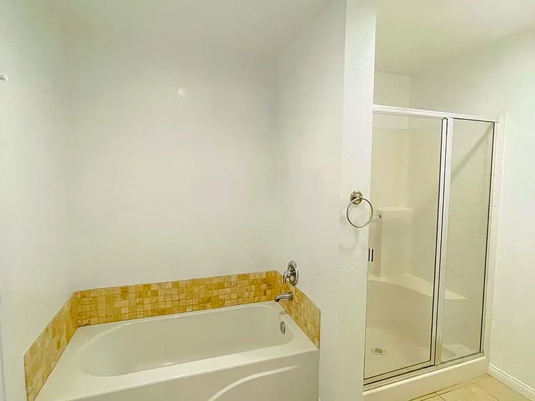 1922 Kelly Ave #2 — Photo 15