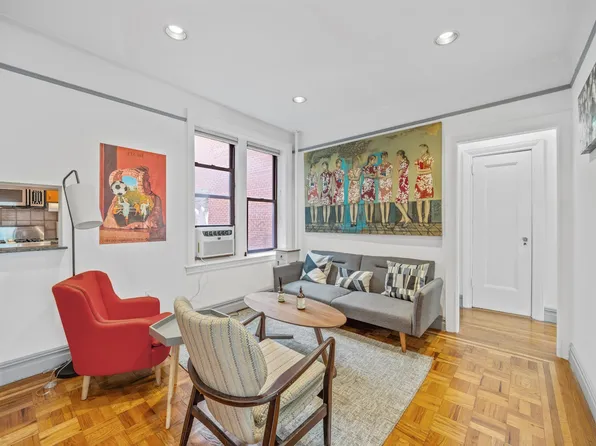 332 East 84th Street image 3 of 10