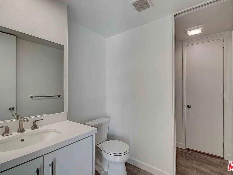 2324 S Beverly Glen Blvd #201 — Photo 18
